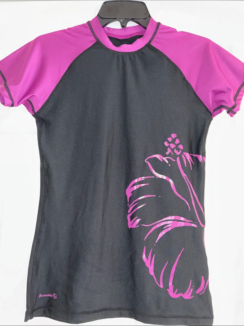 BURNSIDE Women’s NWOT Black & Purple Floral Rash Guard Short Sleeve Top Size M.